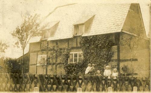 C-8b Mead Cottage c1930 - Emily  Joseph Cordery's home; Lewis, Mum, Jo, Alice, Brady